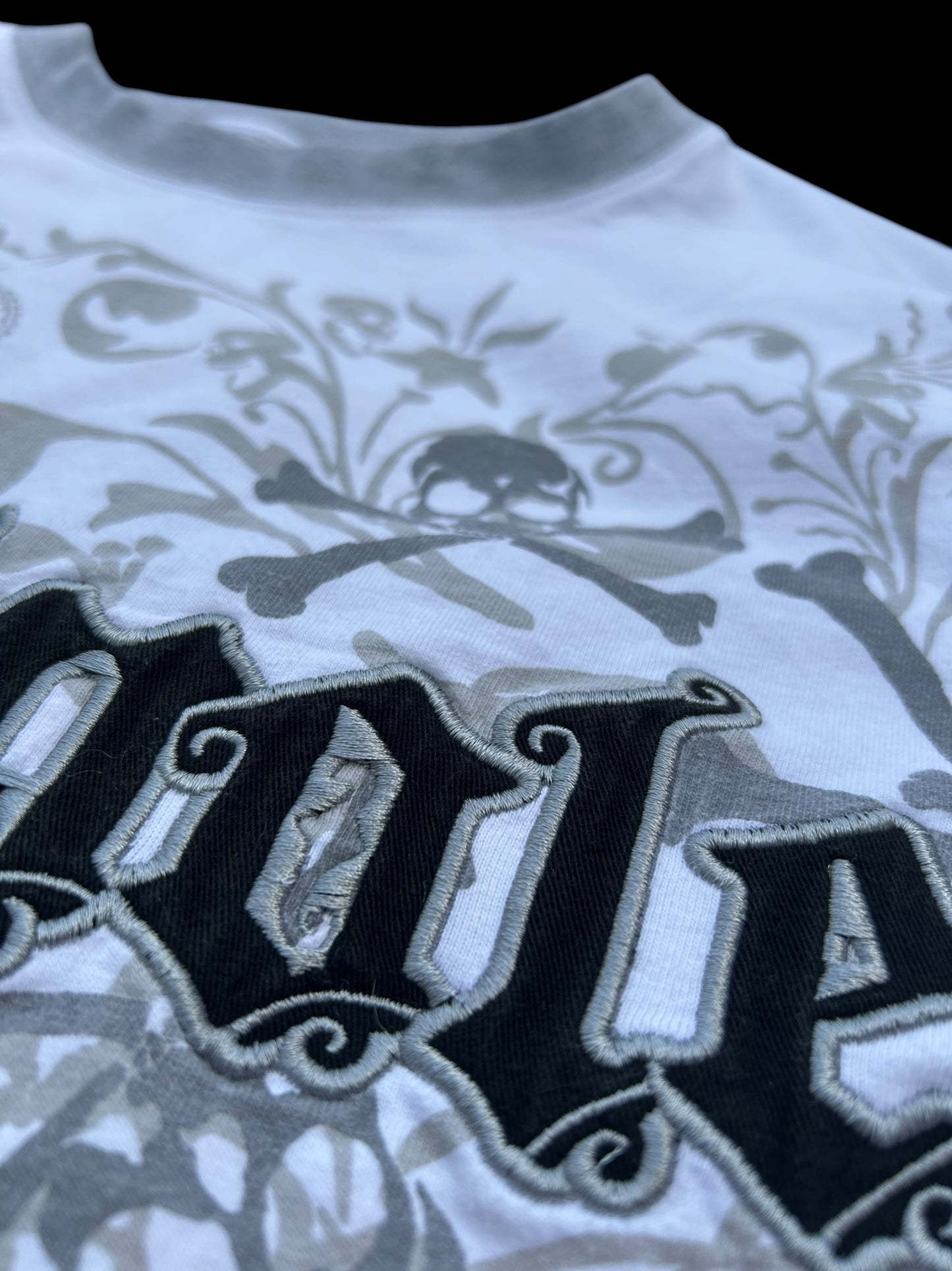 Southpole Crossbone Tshirt Y2K